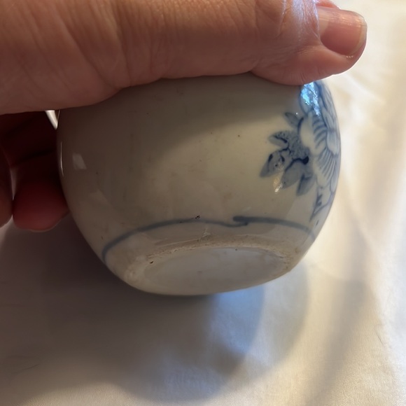 Chinese Cobalt Blue & White Floral Pattern Ceramic Porcelain Ginger Jar. - Picture 9 of 12